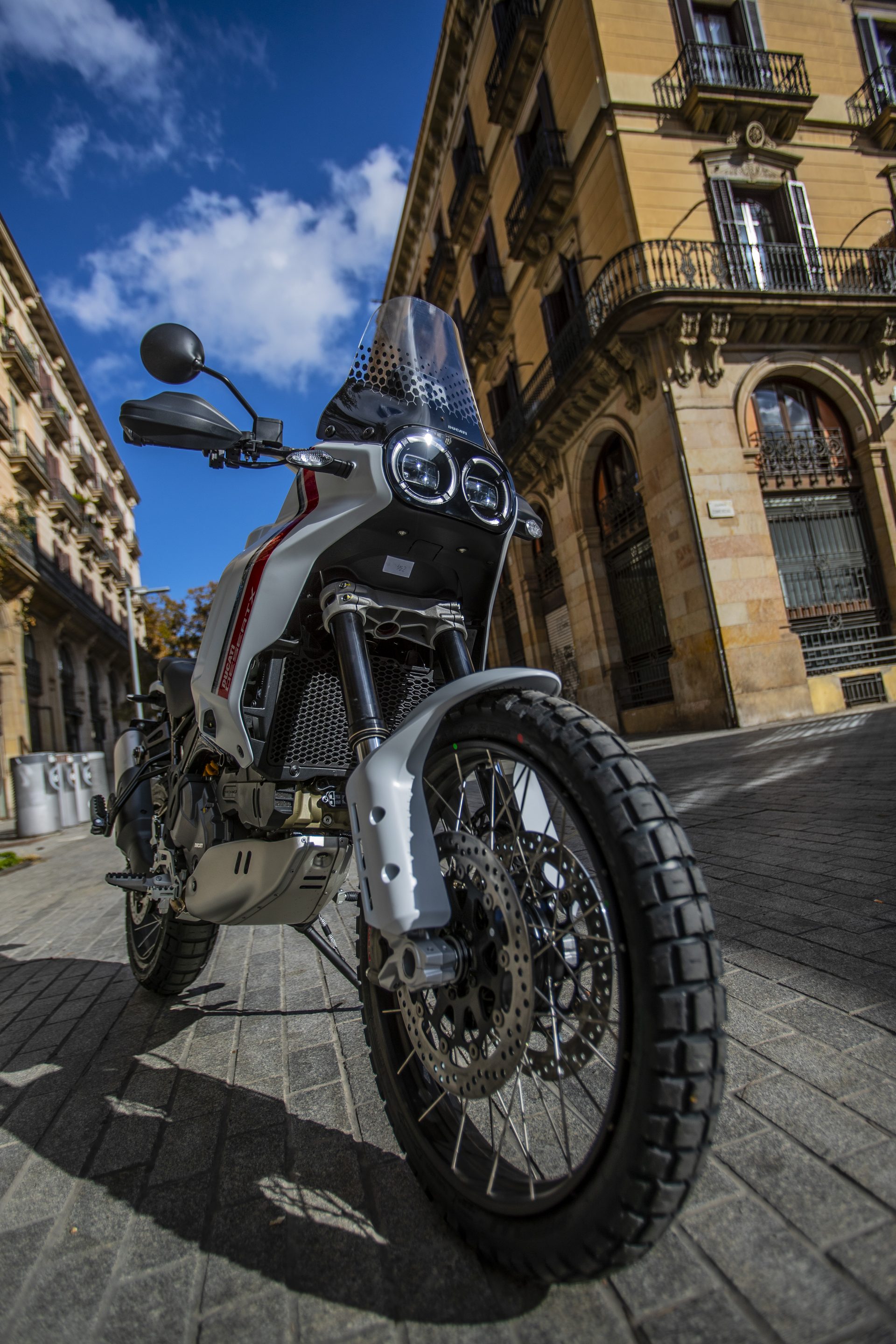 Ducati Desert V2 (White Livery)